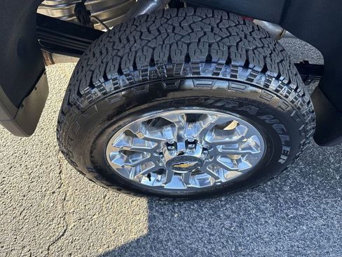 Used 2025 Chevrolet Silverado 2500 LTZ w/ LTZ Premium Package image 40