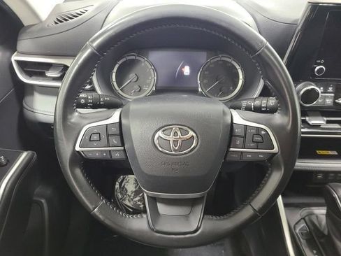 Used 2023 Toyota Highlander XLE AWD/4WD image 29