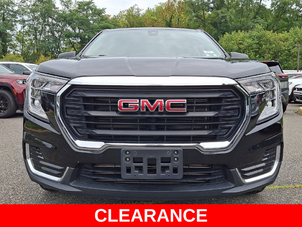 Used 2024 GMC Terrain SLE AWD/4WD image 2