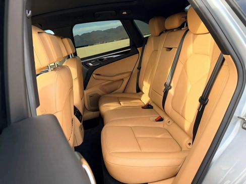 Used 2017 Porsche Macan AWD/4WD image 16