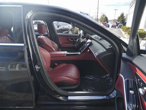 Used 2022 Mercedes-Benz S 580 4MATIC Sedan w/ AMG Line Package image 40