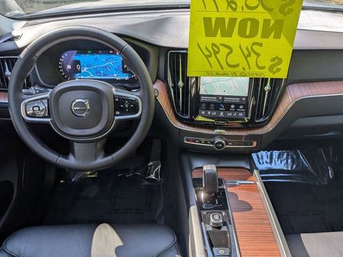 Certified 2023 Volvo XC60 B5 Plus w/ Climate Package FWD image 17