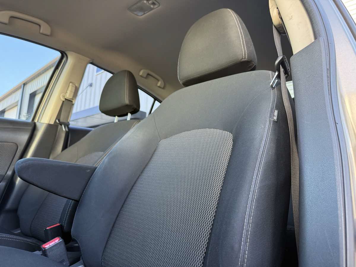 Used 2016 Nissan Versa SV FWD image 25