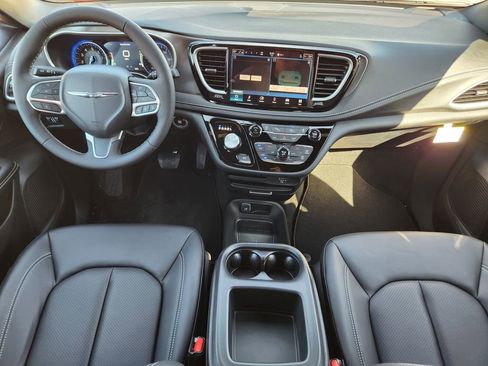New 2026 Chrysler Pacifica Select image 19