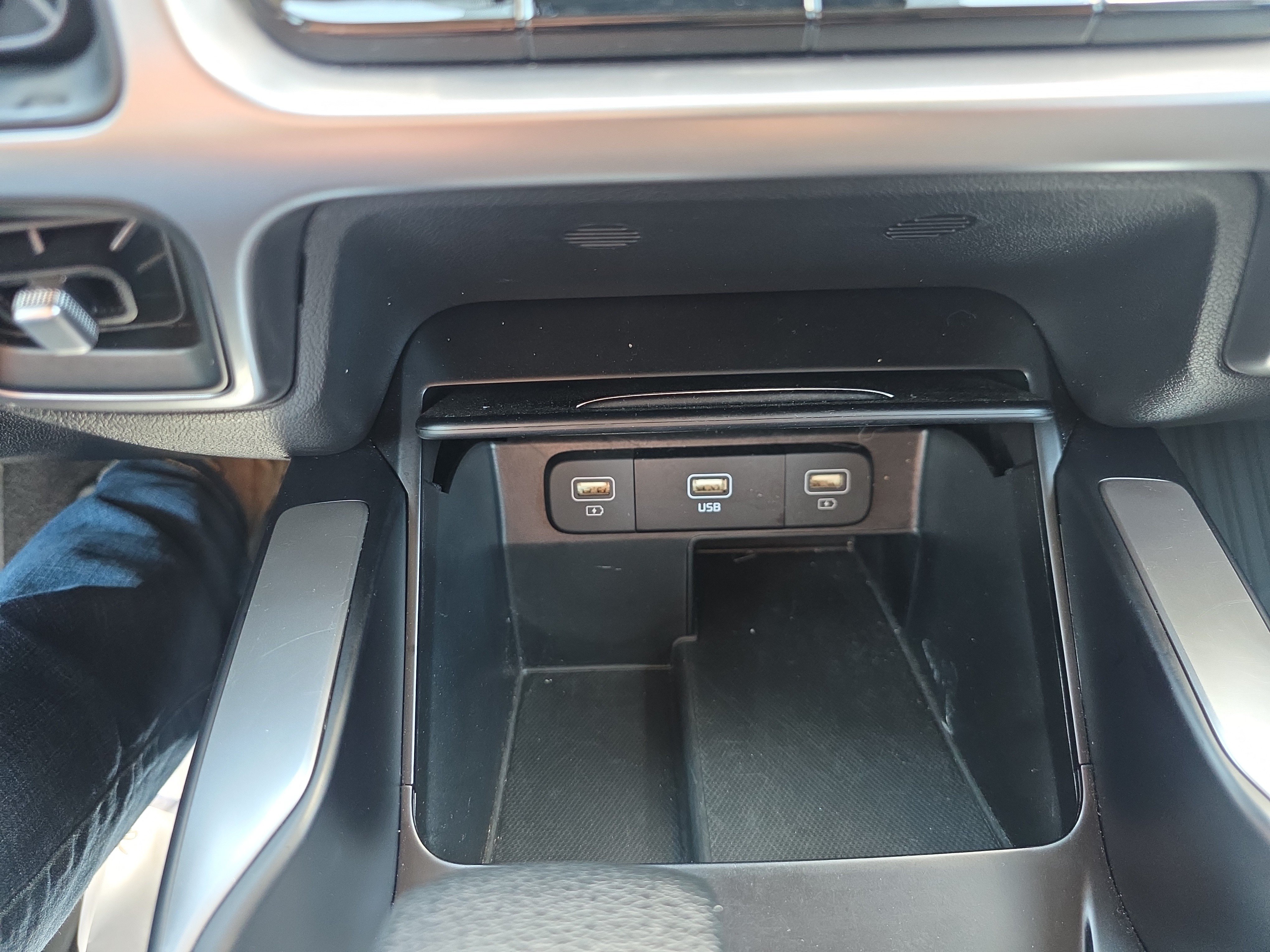 Used 2022 Kia Sorento LX AWD/4WD image 27