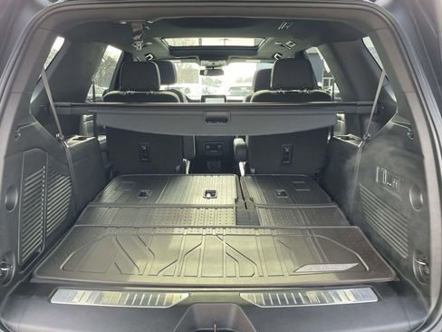 Used 2024 Chevrolet Tahoe Z71 w/ Luxury Package image 13