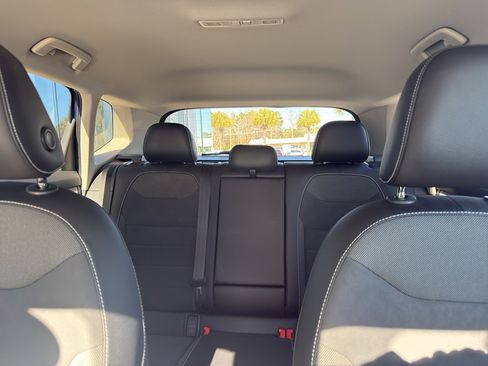 Used 2022 Volkswagen Taos SE w/ Driver Assistance Package image 29