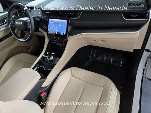 Used 2024 Jeep Grand Cherokee Limited w/ Luxury Tech Group II AWD/4WD image 23