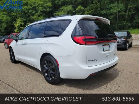 Used 2025 Chrysler Pacifica Limited FWD image 3
