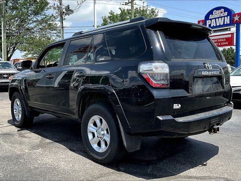 Used 2022 Toyota 4Runner SR5 AWD/4WD image 4