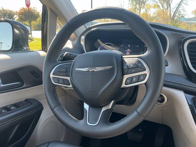Used 2024 Chrysler Pacifica Limited FWD image 22
