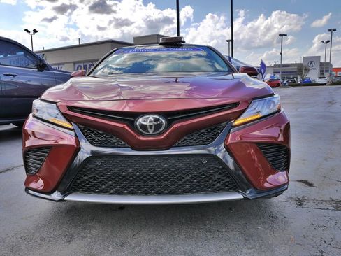 Used 2018 Toyota Camry XSE image 2