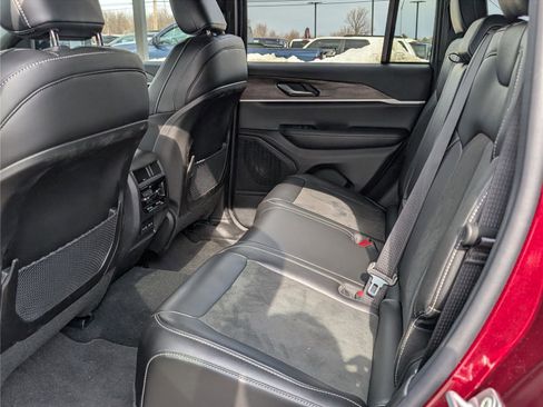 New 2026 Jeep Grand Cherokee Altitude image 10