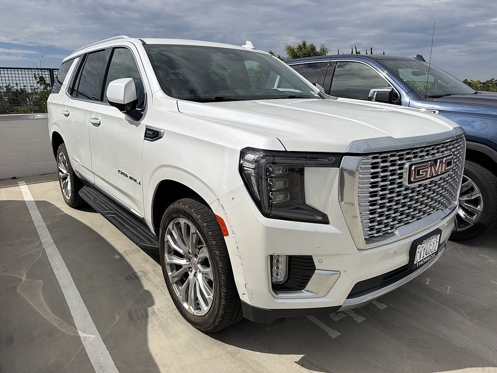 Used 2024 GMC Yukon Denali w/ Advanced Technology Package AWD/4WD image 3