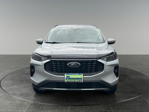 Used 2025 Ford Escape SE FWD image 2