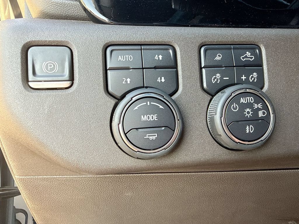 Used 2022 Chevrolet Silverado 1500 LTZ AWD/4WD image 10