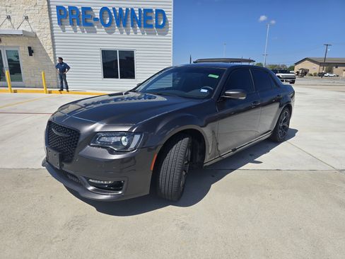 Used 2022 Chrysler 300 Touring L image 7