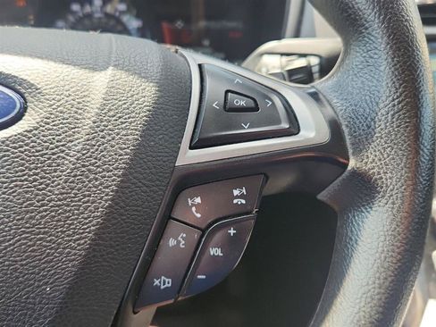 Used 2018 Ford Fusion SE w/ Fusion SE Technology Package FWD image 13
