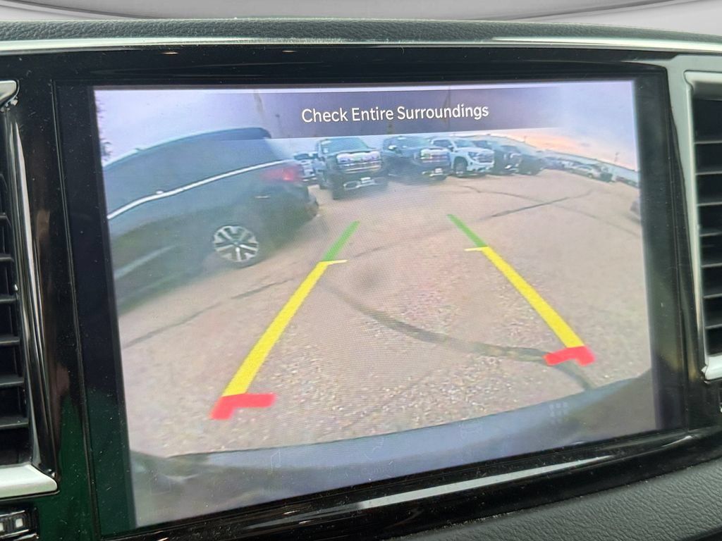 Used 2023 Chrysler Pacifica Touring-L FWD image 27