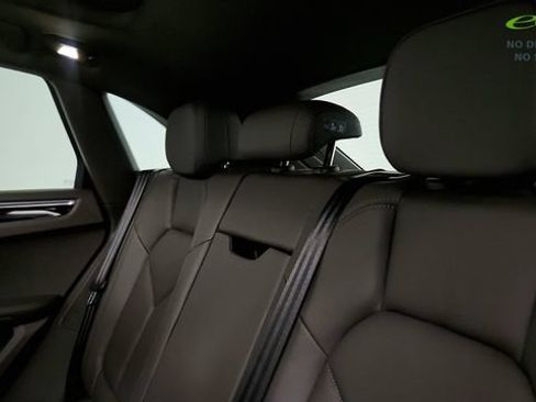 Used 2024 Porsche Macan AWD/4WD image 42