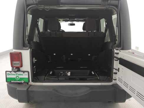 Used 2018 Jeep Wrangler Unlimited Sport S image 29