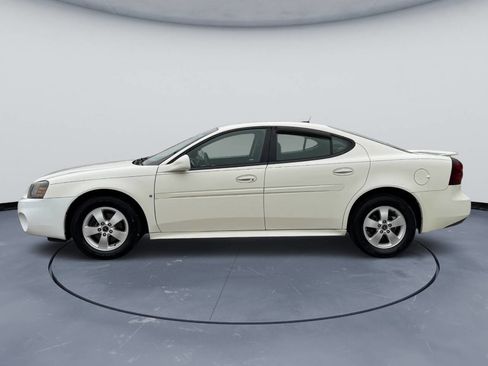 Used 2006 Pontiac Grand Prix Base 4dr Sedan w/ Sun And Sound Package image 9