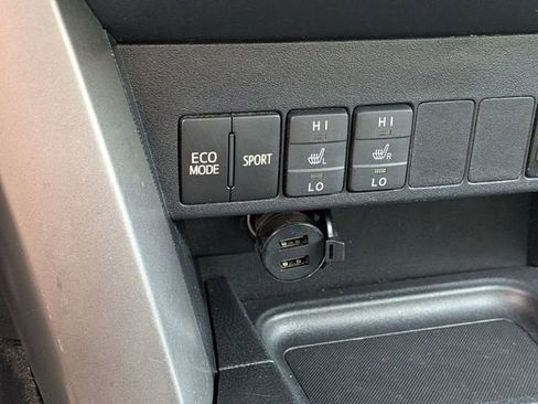 Used 2017 Toyota RAV4 Platinum FWD image 29