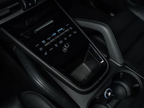 Certified 2025 Porsche Cayenne Coupe AWD/4WD image 26