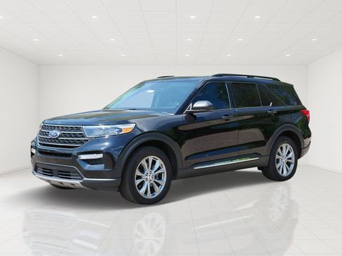 Used 2023 Ford Explorer XLT w/ Equipment Group 202A AWD/4WD image 6