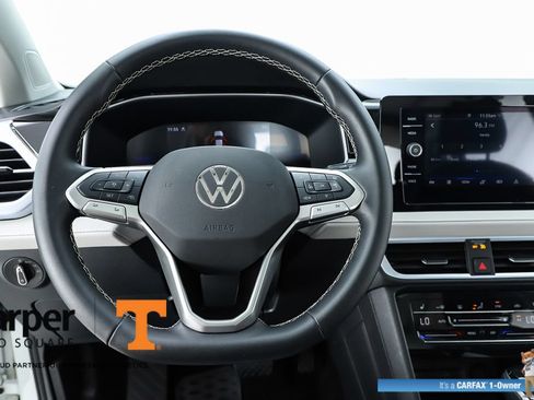 Used 2025 Volkswagen Taos SE w/ Panoramic Sunroof Package AWD/4WD image 20