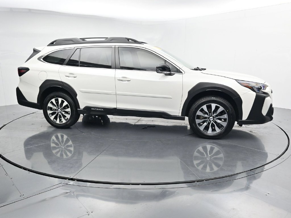 Used 2025 Subaru Outback Limited AWD/4WD image 9