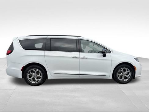 Used 2023 Chrysler Pacifica Limited FWD image 21