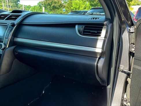 Used 2013 Toyota Camry SE FWD image 16
