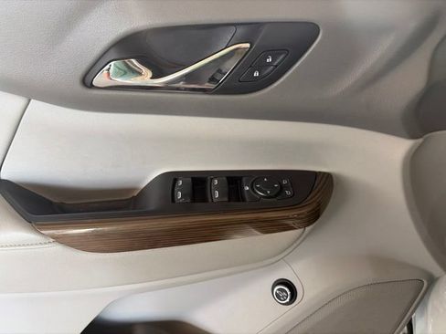 Used 2018 GMC Acadia SLE FWD image 9