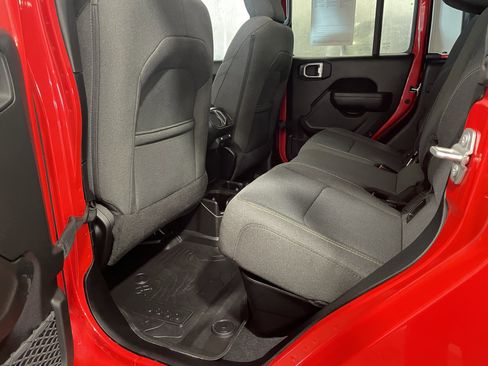 Used 2024 Jeep Gladiator Sport image 18