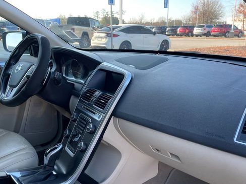 Used 2015 Volvo XC60 T6 Platinum image 14