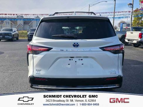 Used 2024 Toyota Sienna Limited image 6