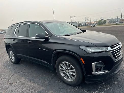 Used 2023 Chevrolet Traverse LT FWD image 3