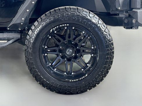 Used 2018 Jeep Wrangler Unlimited Rubicon w/ Cold Weather Group AWD/4WD image 37
