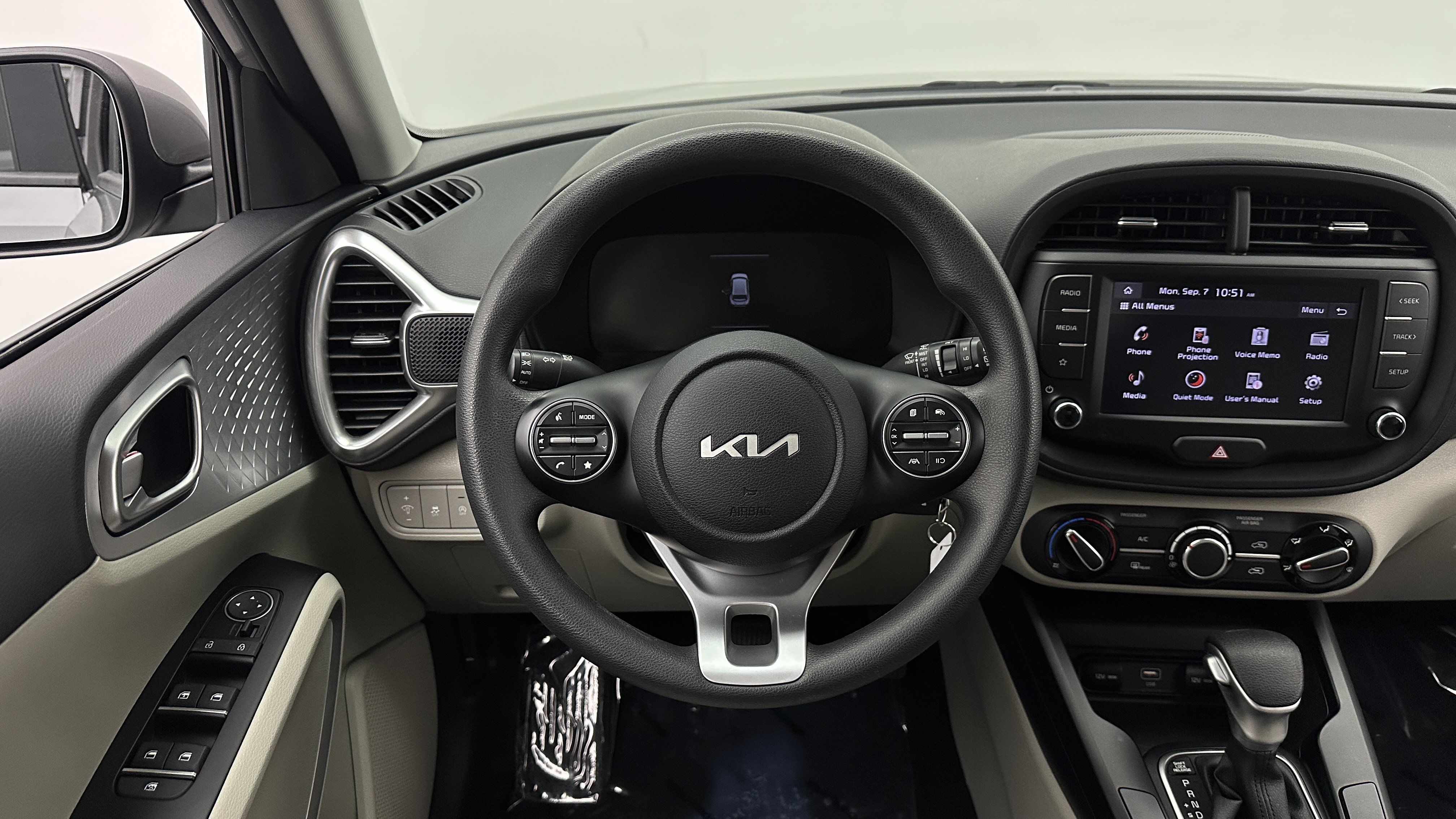 Used 2023 Kia Soul LX FWD image 25