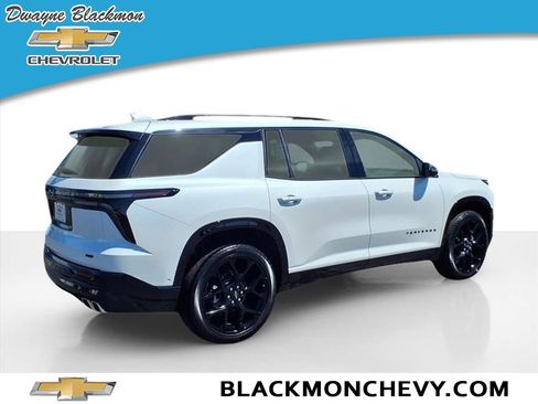 Used 2024 Chevrolet Traverse RS image 3