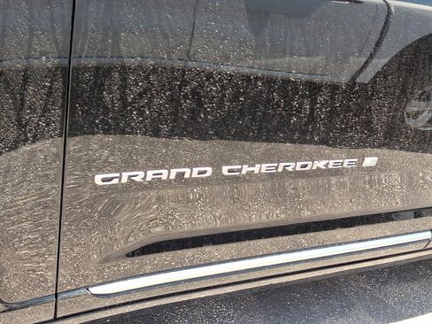 Used 2025 Jeep Grand Cherokee Summit AWD/4WD image 4
