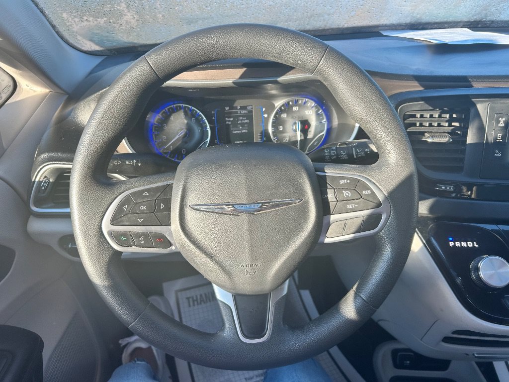 Used 2017 Chrysler Pacifica LX FWD image 11
