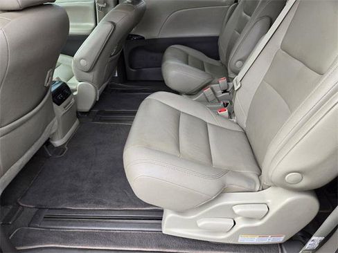 Certified 2020 Toyota Sienna XLE Premium image 13