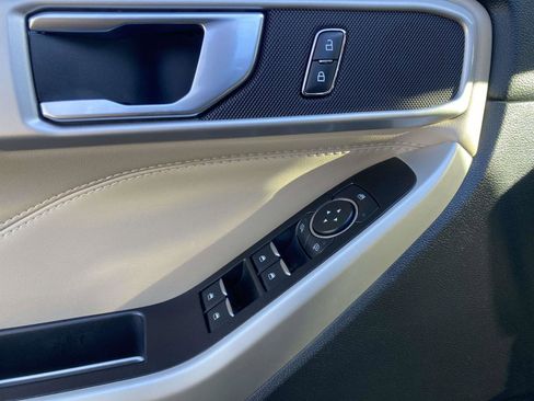 Used 2022 Ford Explorer XLT w/ Equipment Group 202A image 21