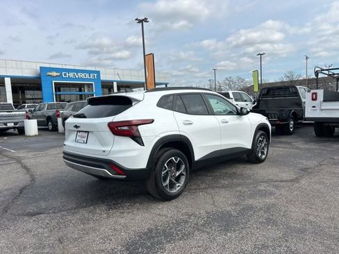 New 2026 Chevrolet Trax LT w/ Sunroof Package image 3
