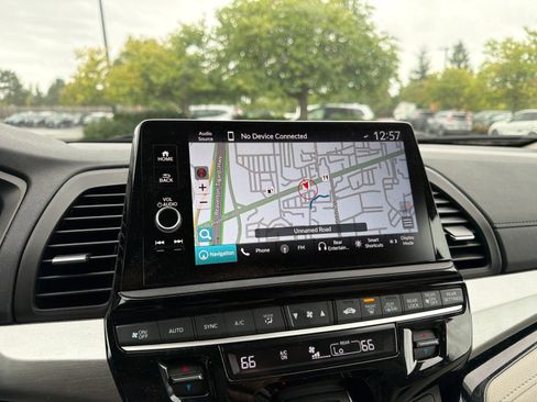 Used 2025 Honda Odyssey Touring image 9