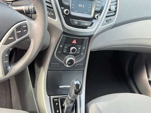 Used 2015 Hyundai Elantra SE w/ Option Group 02 FWD image 13