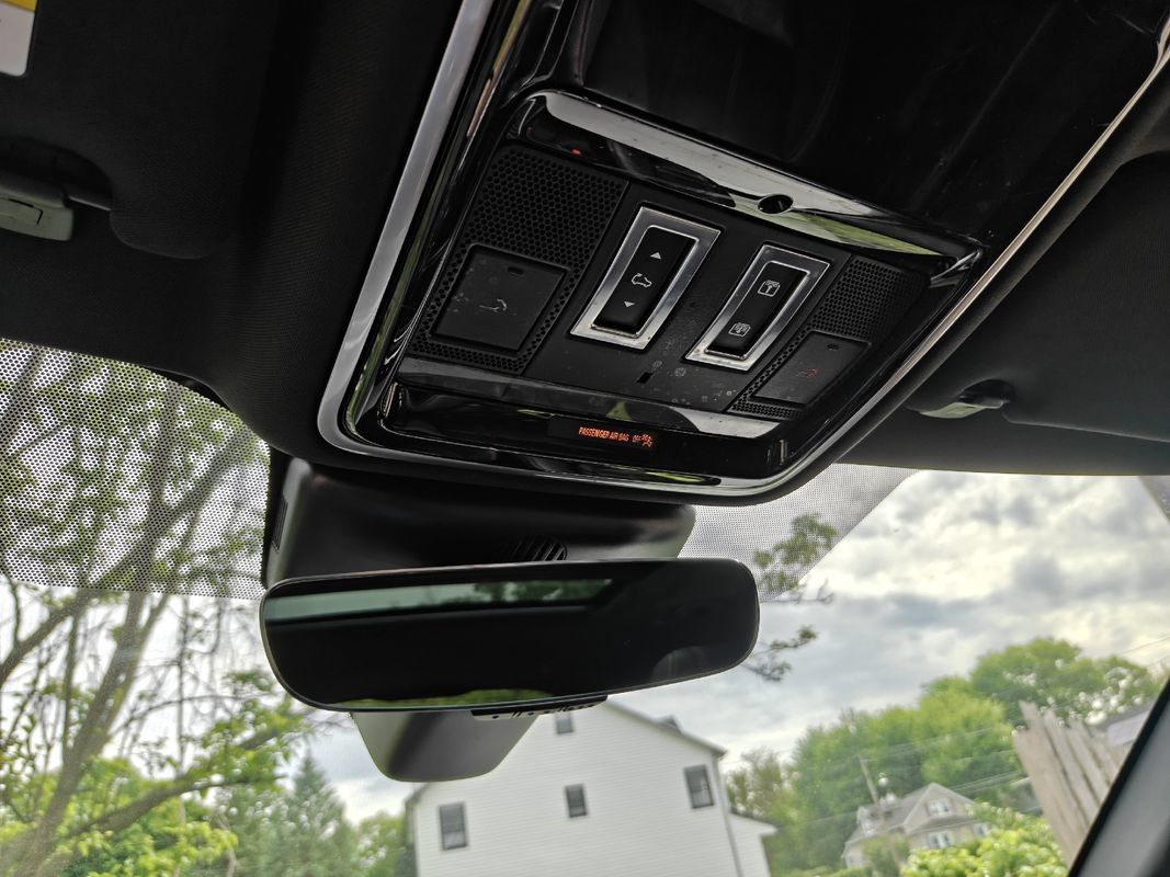 Used 2018 Land Rover Range Rover Velar R-Dynamic SE AWD/4WD image 36