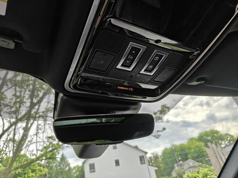 Used 2018 Land Rover Range Rover Velar R-Dynamic SE AWD/4WD image 36